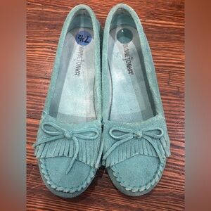 Minnetonka Turquoiu Suede Flats